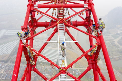 西電東送再筑里程碑 特高壓長(zhǎng)江大跨越高塔成功封頂，鋼管塔技術(shù)助力能源傳輸新突破