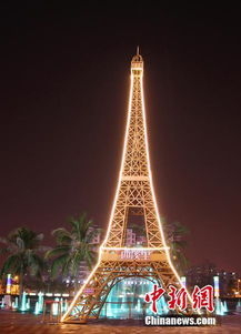 ?？诂F(xiàn)山寨埃菲爾鐵塔，夜晚亮燈奪眼球